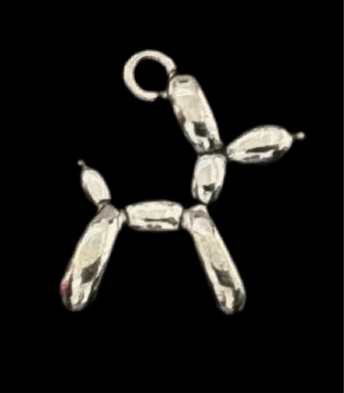 Charms plateados.
