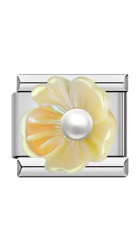 Flor 3D Amarilla.