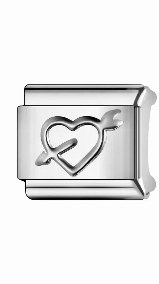 Corazón flechado plateado